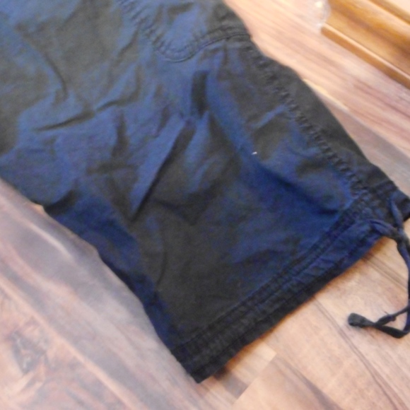 ST JOHNS BAY BLACK CARGO CAPRI PANTS - Picture 2 of 5